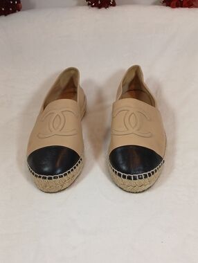 CHANEL Beige Leather Espadrille Flats with Black Cap Toes Sz 40
